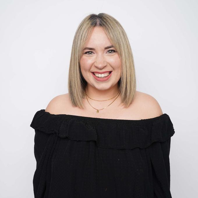 Stylist Alysia Hodgkinson, VoMor™ tape-in certified specialist