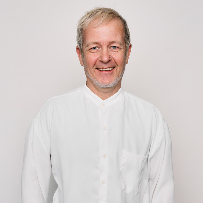 Master Stylist Daniel Toner, VoMor™ tape-in certified specialist