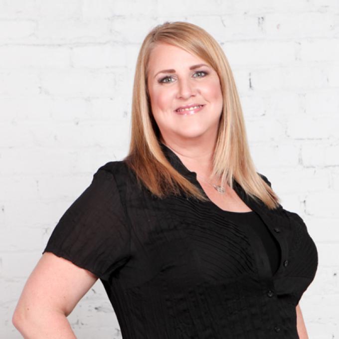 Stylist Lori Thomas, VoMor™ certified tape-in specialist