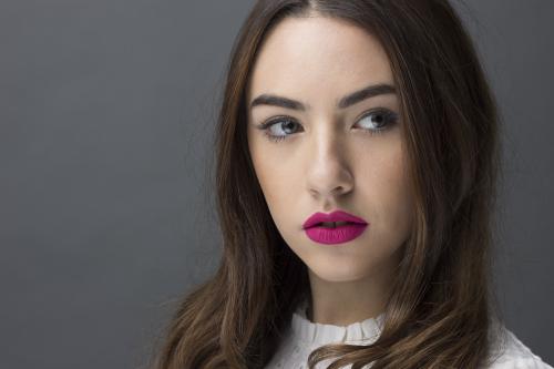 curls brunette waves red lipstick casual street style photoshoot