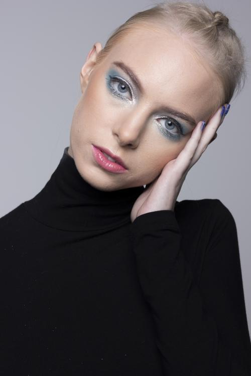 Manic Makeup Manic Makeup